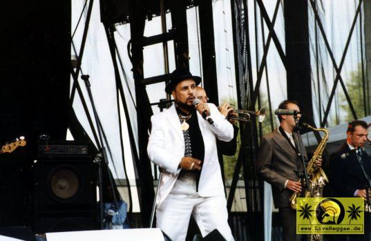 Dennis Alcapone (Jam) with Rude Rich and The Highnotes 18. Summer Jam Festival - Fuehlinger See, Koeln - Green Stage 06. Juli 2003 (1).jpg